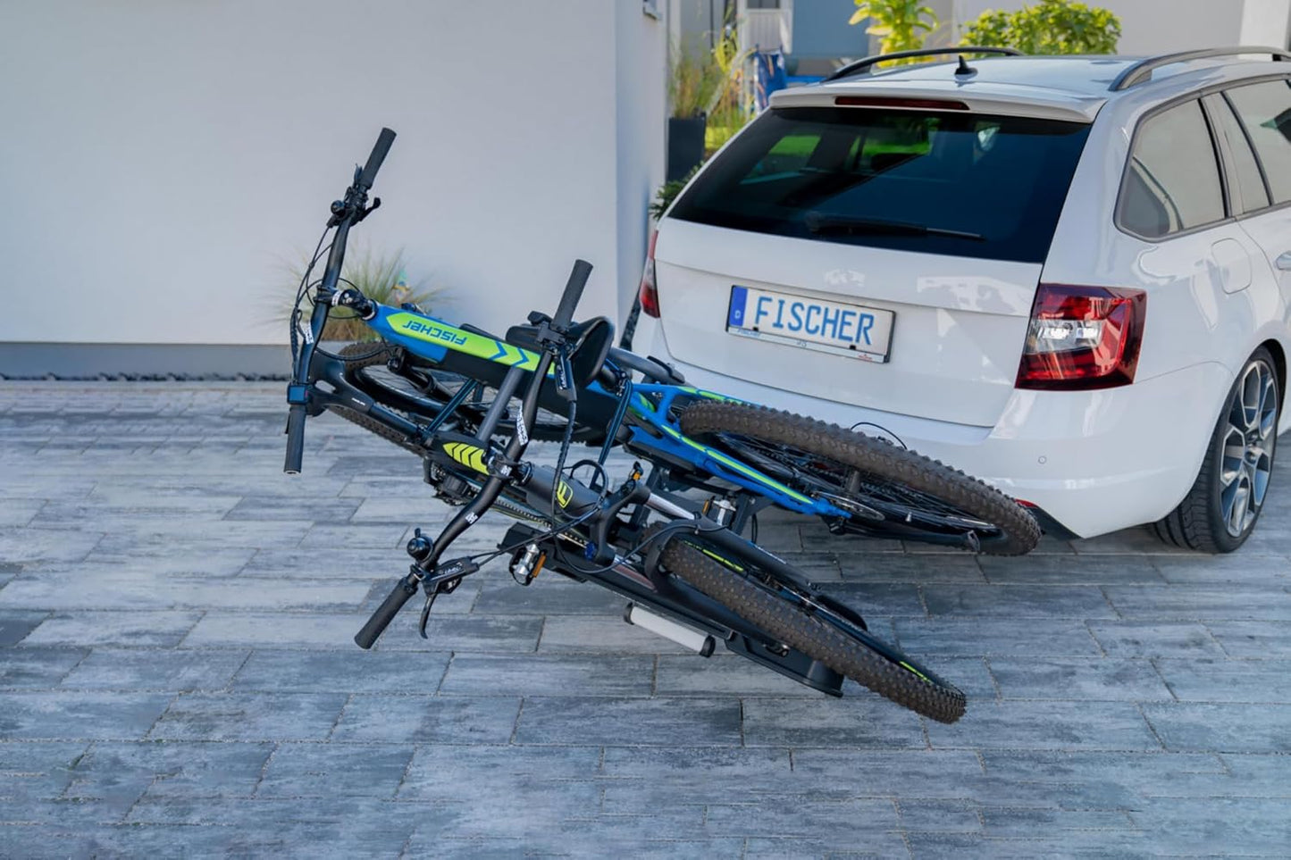 Fischer Kupplungs-Fahrradträger ProlineEvo 2, für 2 Fahrräder bis 60kg Nutzlast, E-Bike geeignet, vormontiert, abschließbar, faltbar